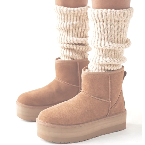 NWT UGG Classic Mini Platform Boots in Mustard Seed - 10 - Picture 1 of 11